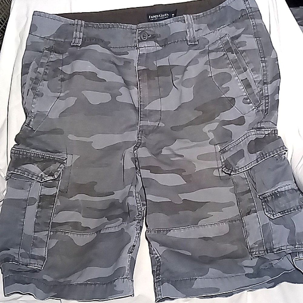 Faded Glory Men 32 Cargo Shorts Gray Camo Camouflage Flat Front Casual